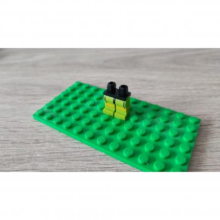 Hanches et jambes citron vert avec lignes noires 970c34pb01 pièce détachée Lego #C06