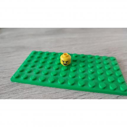Figurine tête masculine sourcils noirs froncés pièce détachée Lego #C06