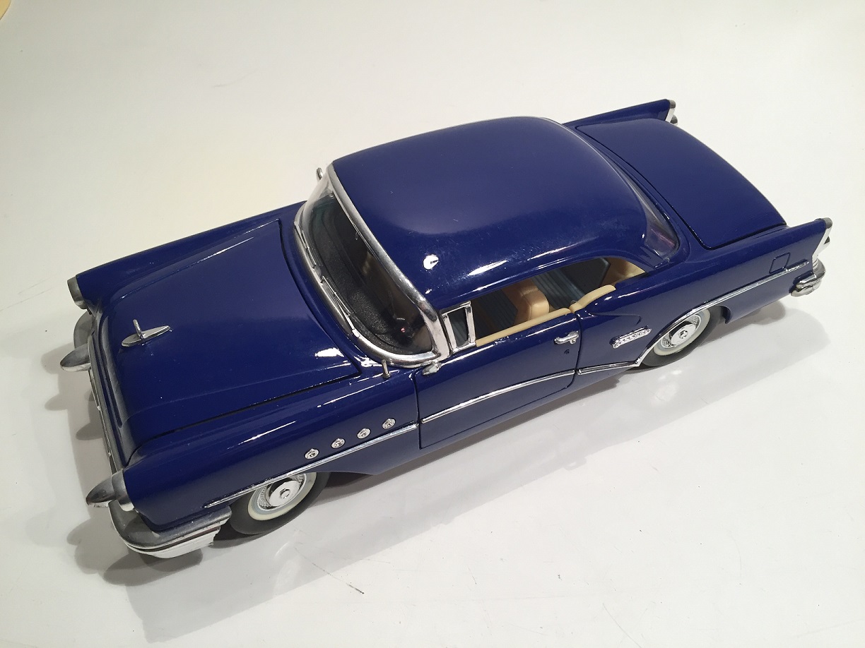 Pièce détachée miniature Mira Buick Century 1955 de taille 1/18 1/18e 1/18eme
