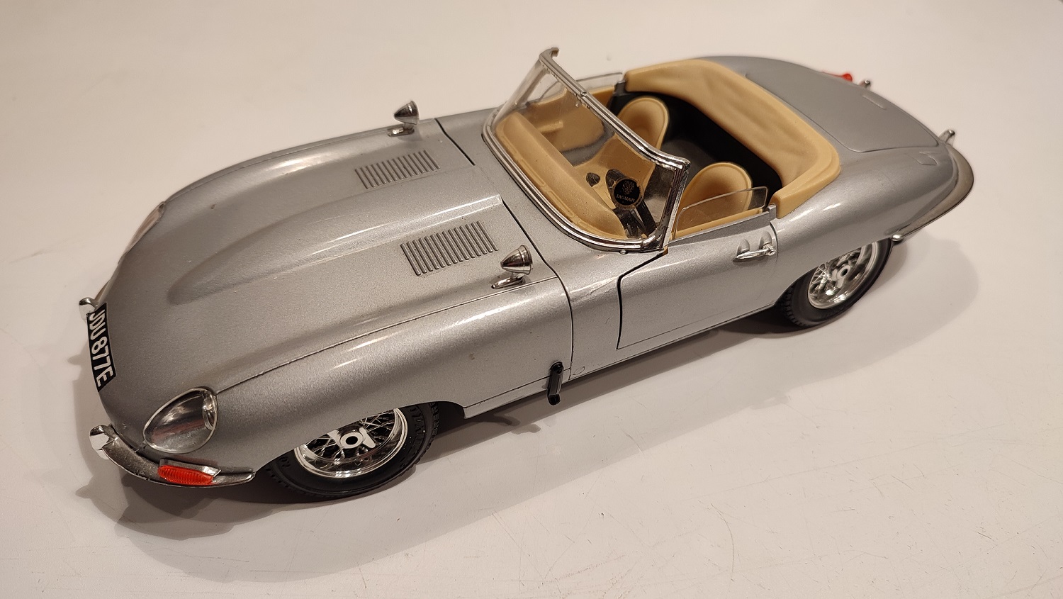 Pièce détachée miniature Burago Jaguar type E 1961 1/18 1/18e 1/18ème
