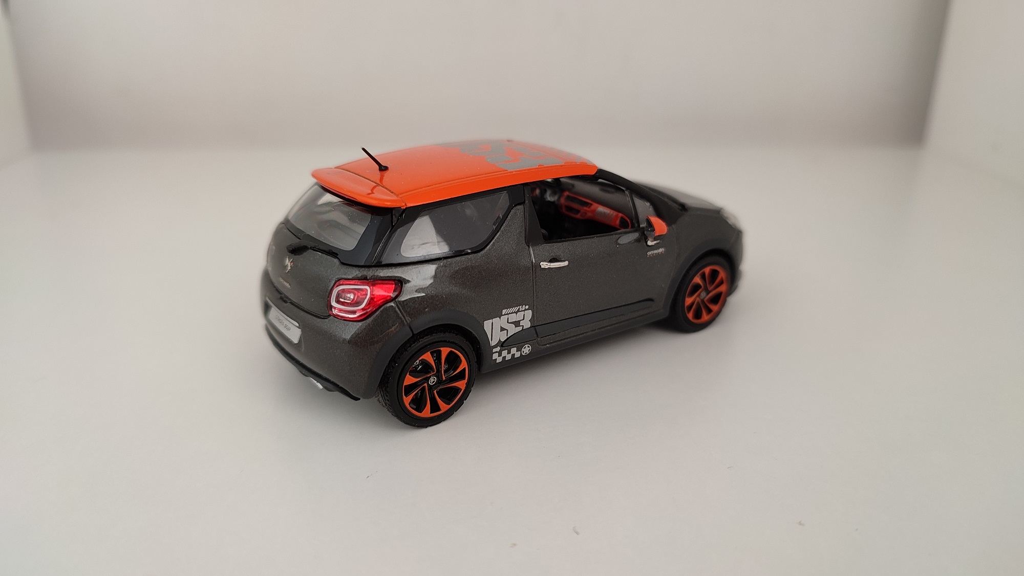 Pièce détachée miniature Citroën DS3 Racing de 2010 Marque Norev taille 1/