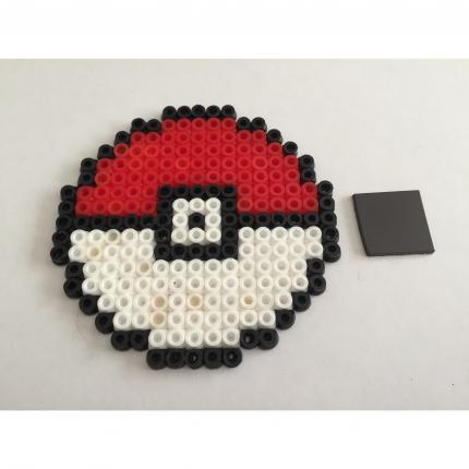 POKEBALL POKE BALL POKEMON AIMANT REFRIGERATEUR PERLE A REPASSER HAMA DECO FRIGO