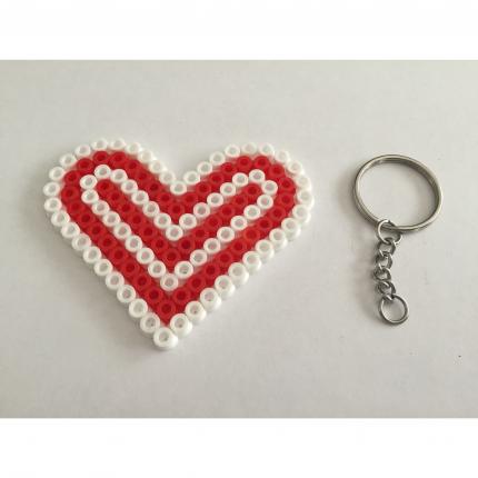 COEUR ROUGE ET BLANC PORTE CLE PERLE A REPASSER HAMA DECORATION PIXEL ART