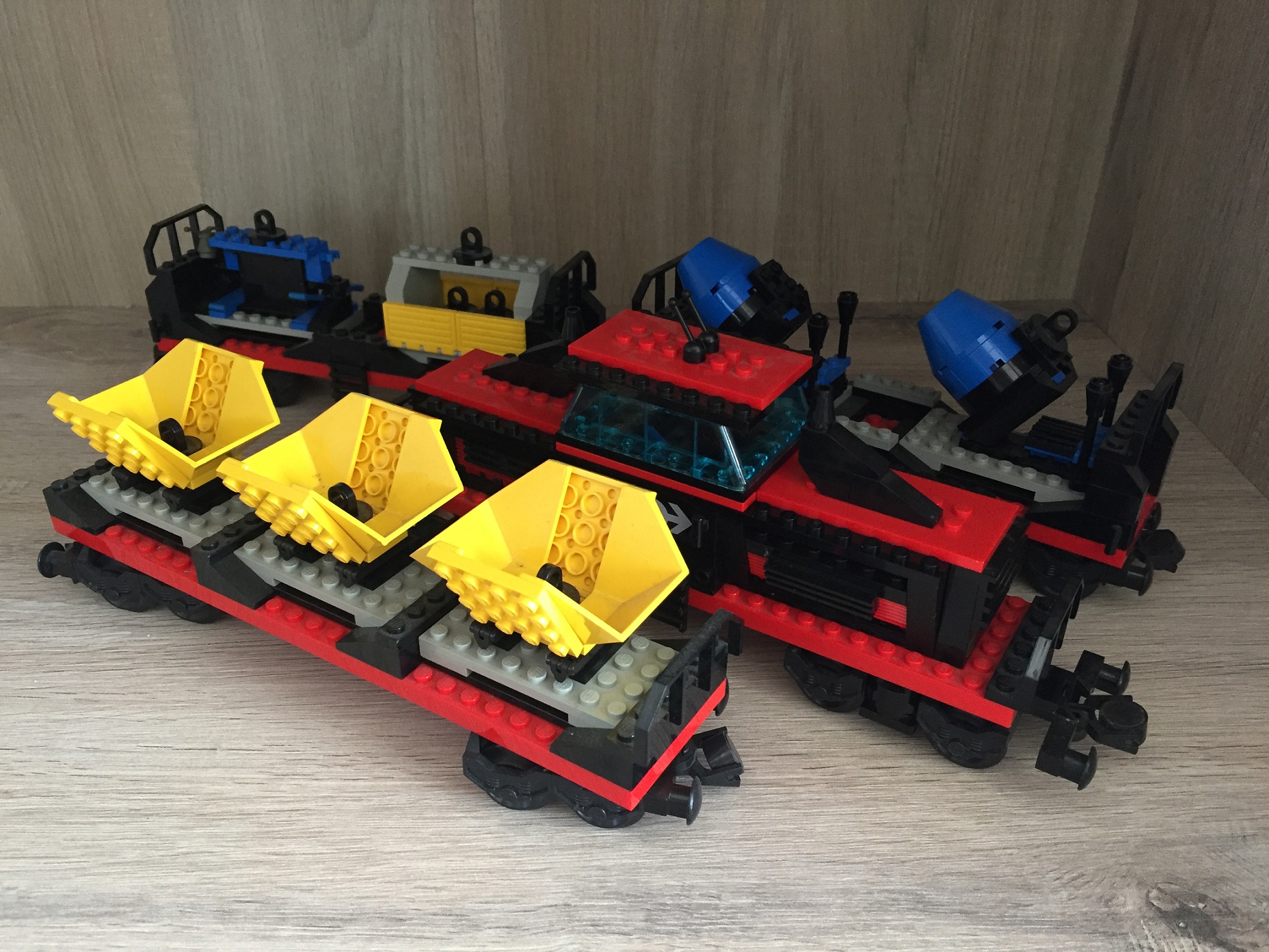 LEGO SYSTEM 4565 TRAIN DE MARCHANDISE RAILWAY 9V