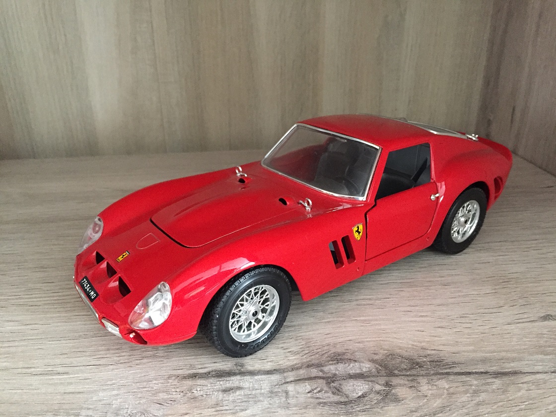 Ferrari GTO 1962 de marque Burago miniature de taille 1/18 1/18e 1/18eme