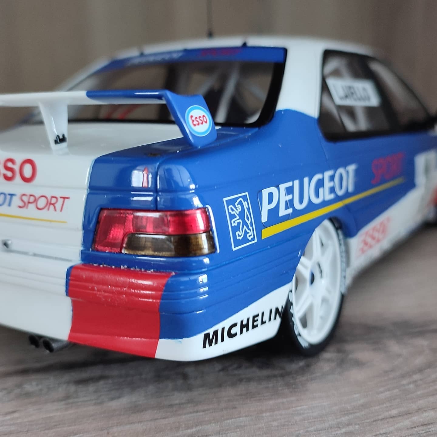 Peugeot 405 mi16 super tourisme en 1/18 de marque Ottomobile