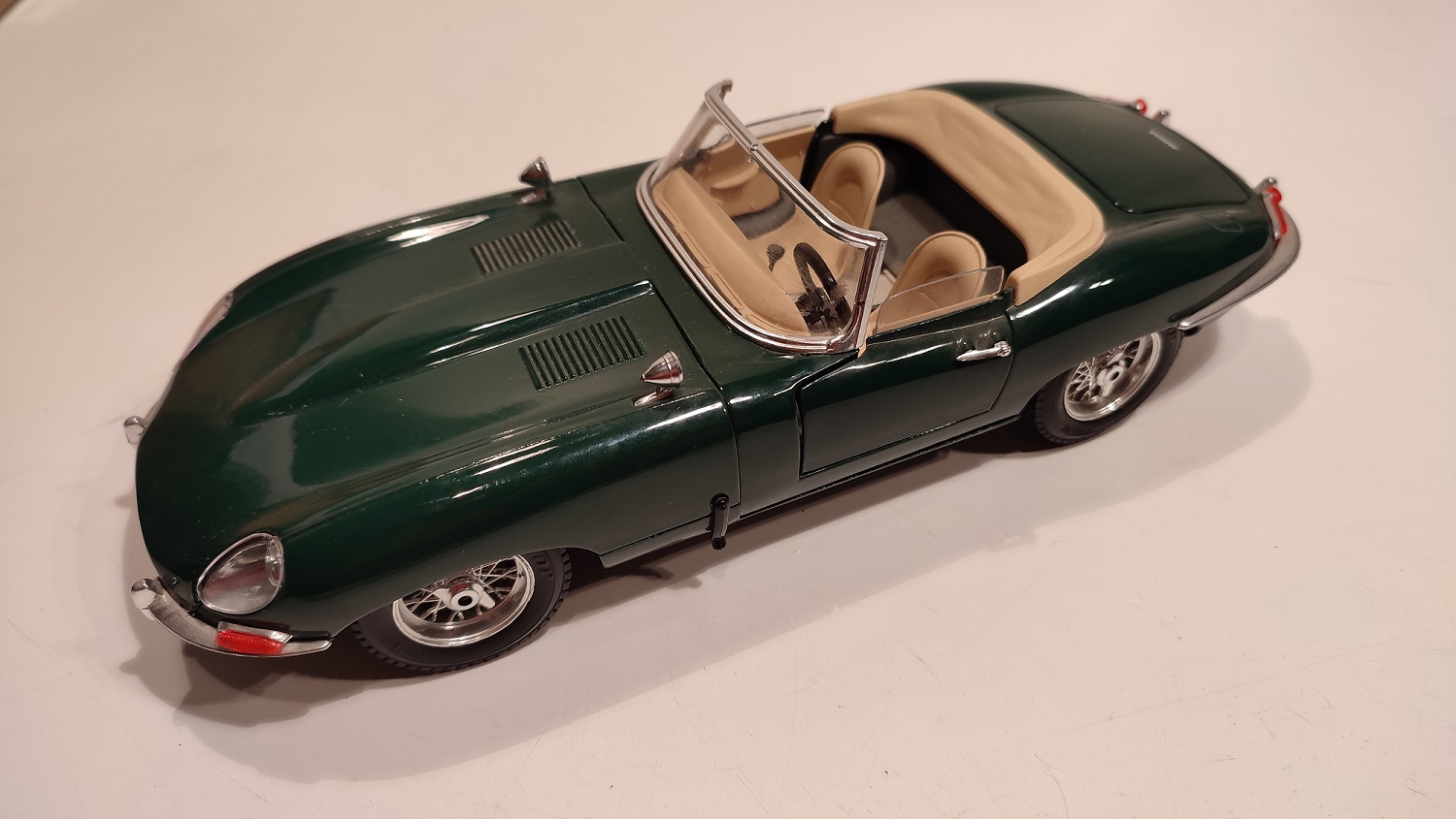 Pièce détachée miniature Jaguar type E 1961 de marque Burago BBurago 1/18
