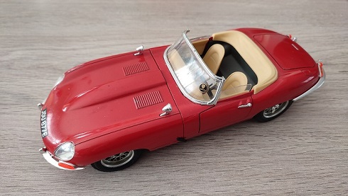 Pièce détachée Jaguar type E 1961 cabriolet rouge Bburago Burago 1/18