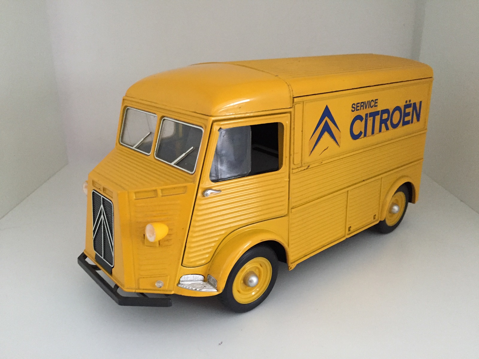 pièce détachée miniature Citroen type HY 1962 de marque Solido 1.21