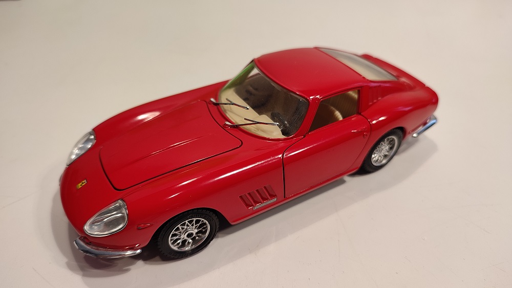 pièce détachée miniature Ferrari 275 gtb 4 1966 de marque Burago de taile 1.24