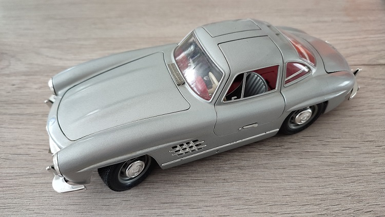 pièce détachée miniature Mercedes 300 sl 1954 grise burago 1.18