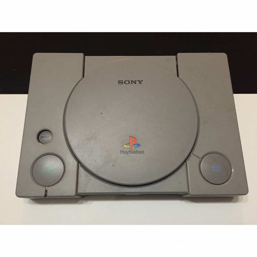 Plasturgie coque supérieur pièce détachée pour console de jeu de marque Sony de type PS1 Playstation 1 référence SCPH-5502