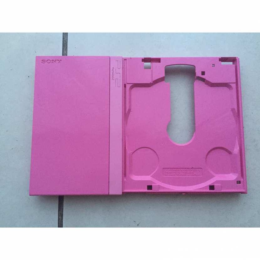 Plasturgie coque supérieur pièce détachée pour console de jeu de marque Sony de type PS2 Playstation 2 slim référence SCPH-77004 rose pink