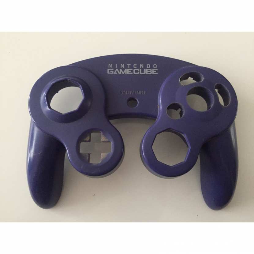 Coque plasturgie supérieur pièce détachée pour manette de console de jeu de marque Nintendo référence DOL-003 de couleur violette